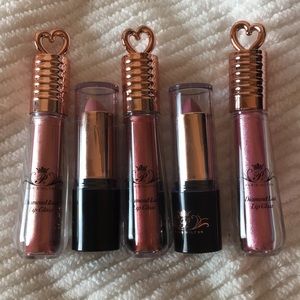 🌙Paris Hilton lip gloss and lipstick nudes